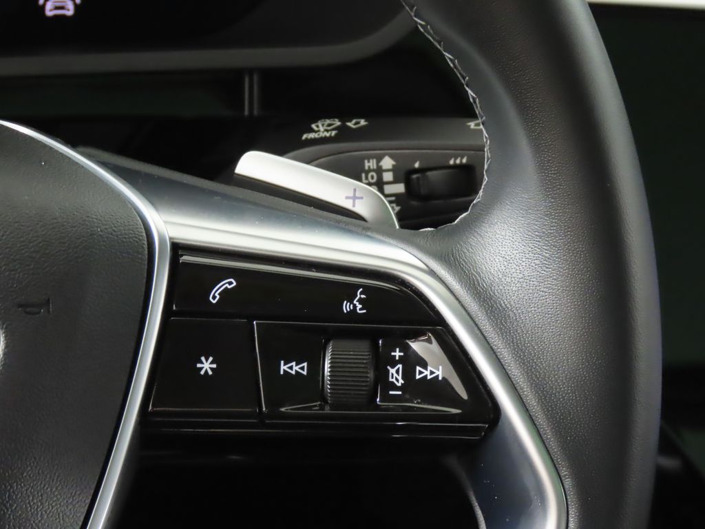 Thumbnail: 2024 Audi Q8 e-tron - 17