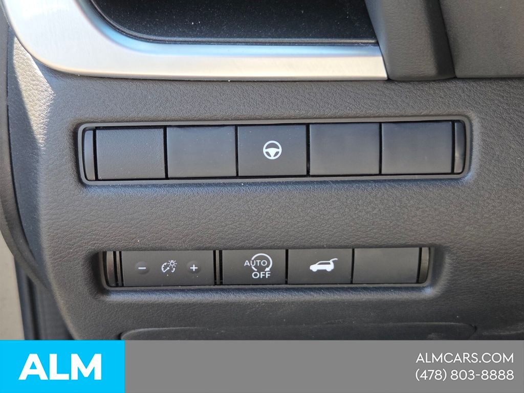 Used 2025 Gray Nissan SV image 28