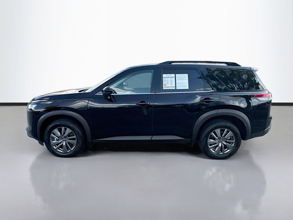 View vehicle photo 4