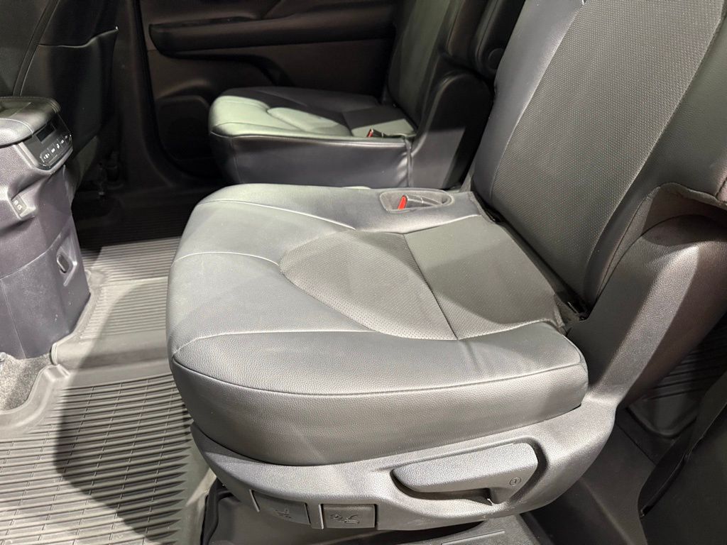 Thumbnail: 2024 Toyota Grand Highlander - 19