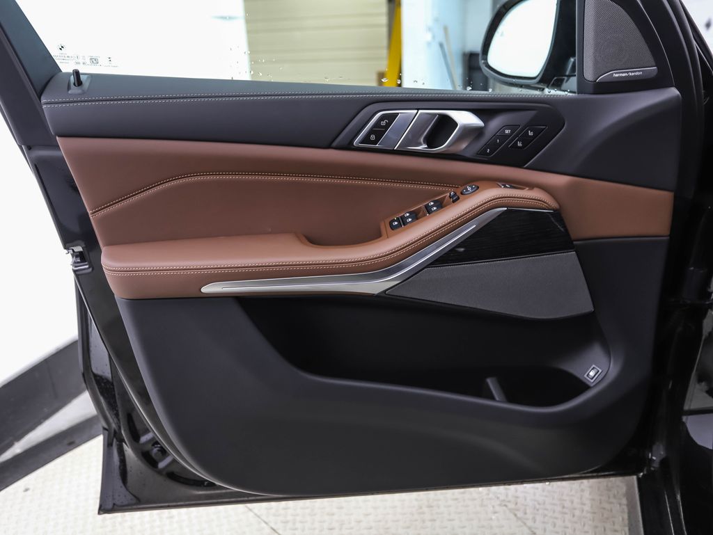 Thumbnail: 2026 BMW X5 - 9