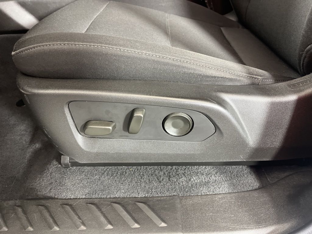 Thumbnail: 2024 Chevrolet Colorado - 21