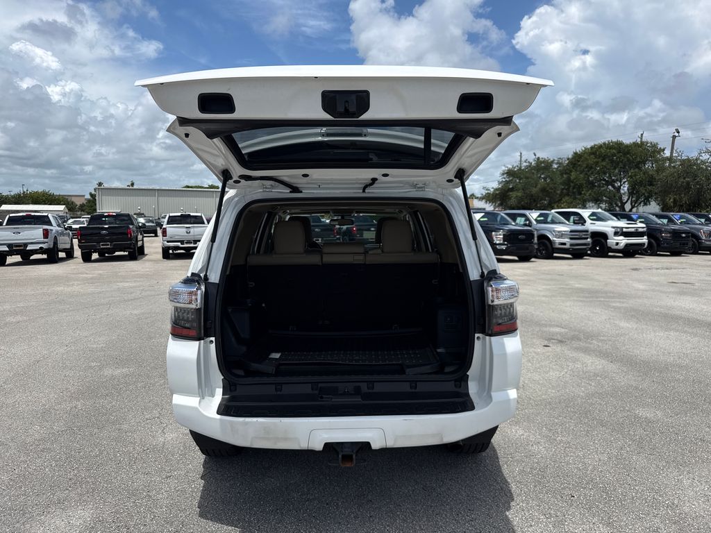Used 2016 White Toyota SR5 Premium image 29
