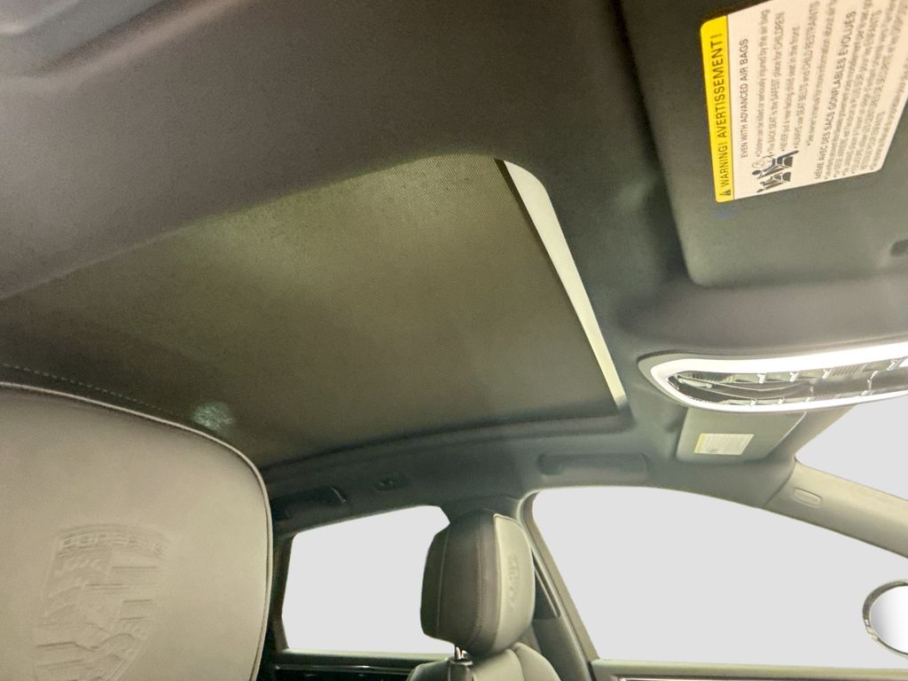 Thumbnail: 2026 Porsche Macan - 21