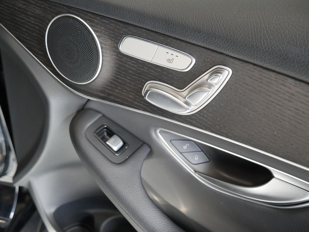 Thumbnail: 2022 Mercedes-Benz GLC - 27