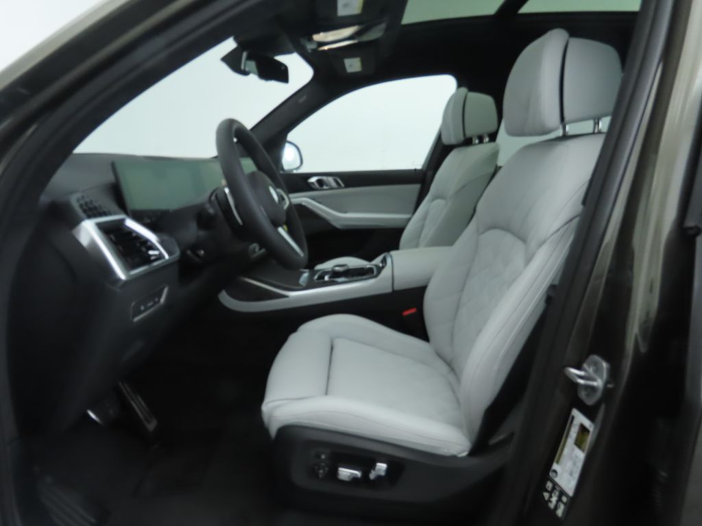 Thumbnail: 2026 BMW X7 - 21