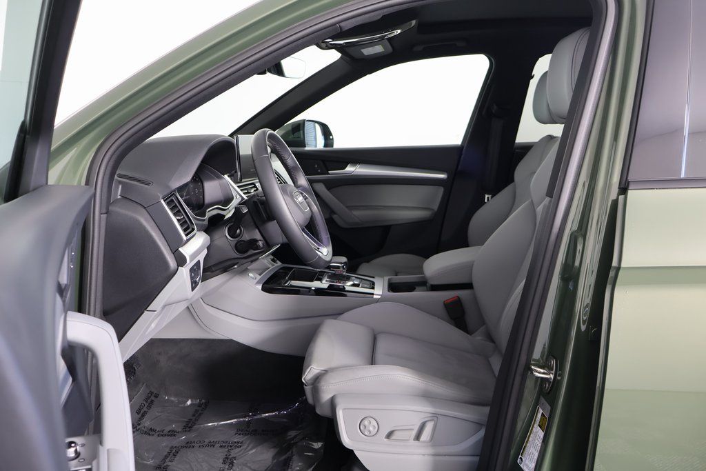 Thumbnail: 2025 Audi Q5 - 10