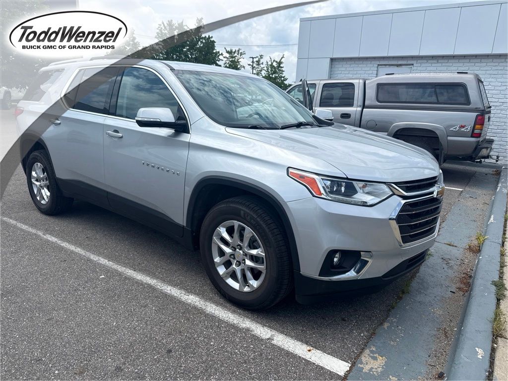 Silver Ice Metallic 2018 Chevrolet Traverse SUV / Crossover Front-Wheel Drive 9-Speed Automatic
