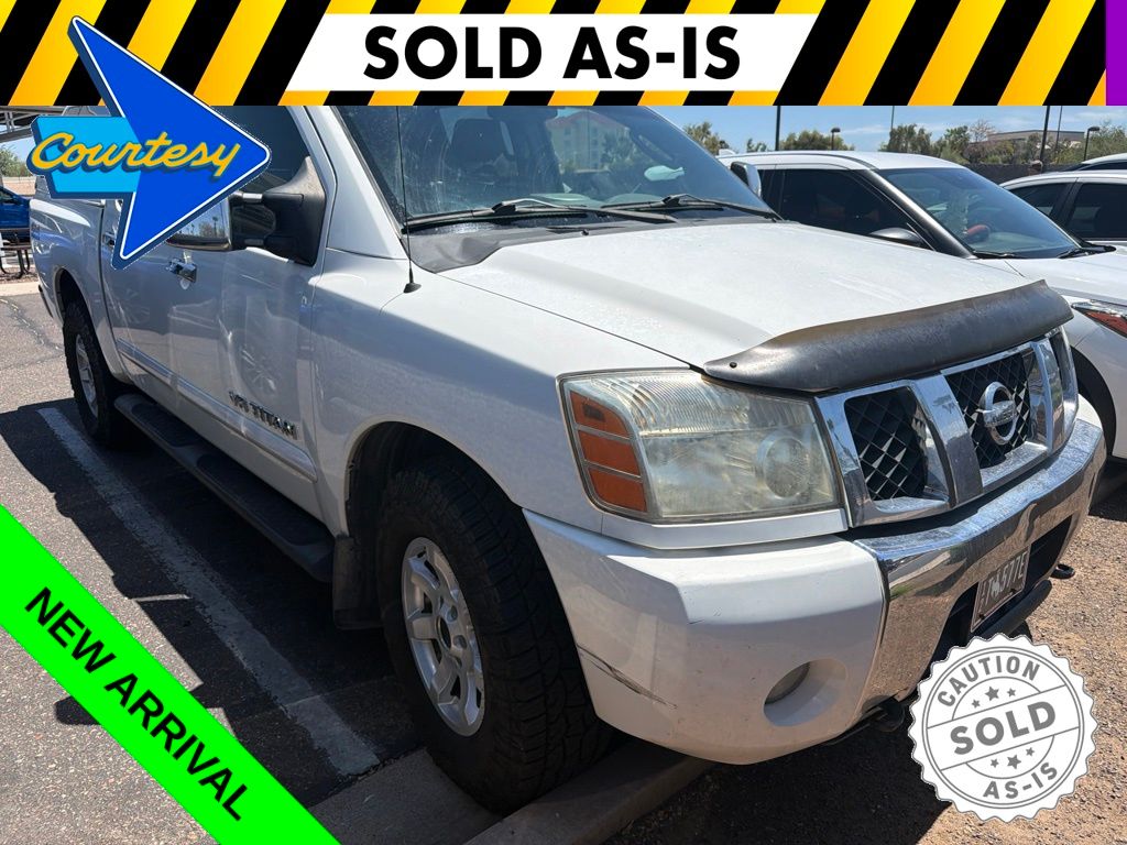 White 2005 Nissan Titan LE Crew Cab 4WD Pickup Truck Four-Wheel Drive 5-Speed Automatic