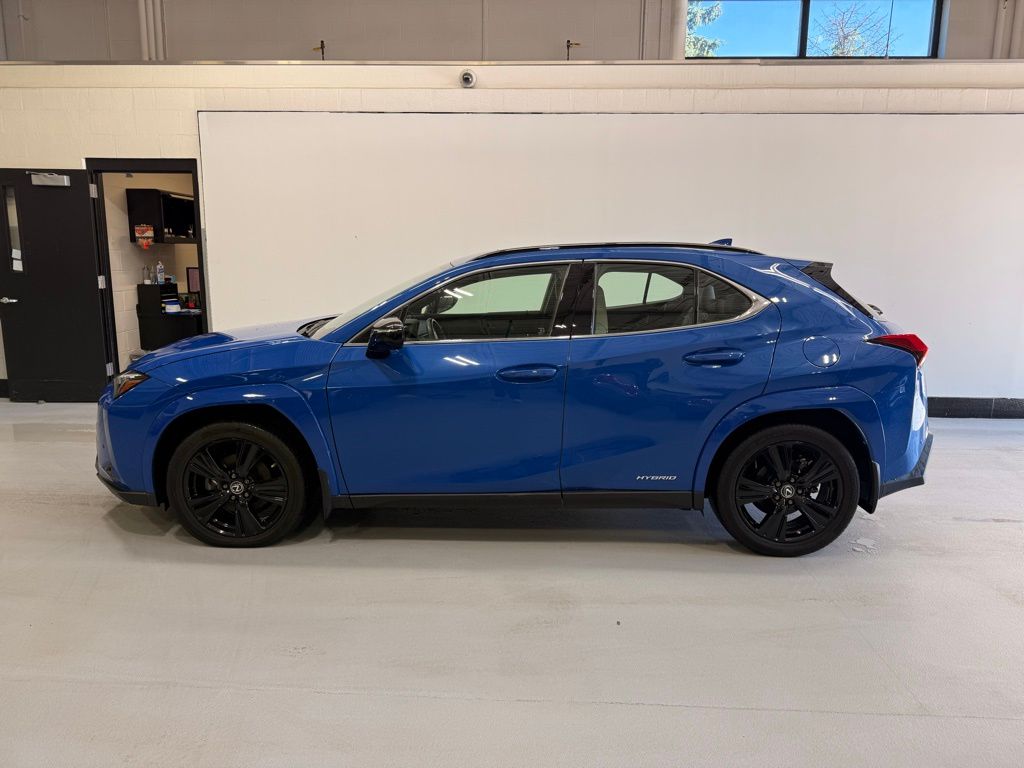 Thumbnail: 2021 Lexus UX - 2