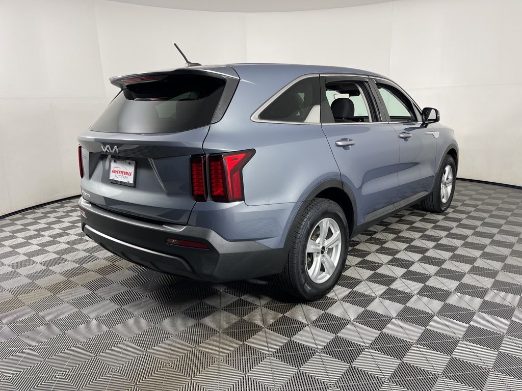 Thumbnail: 2023 Kia Sorento - 13