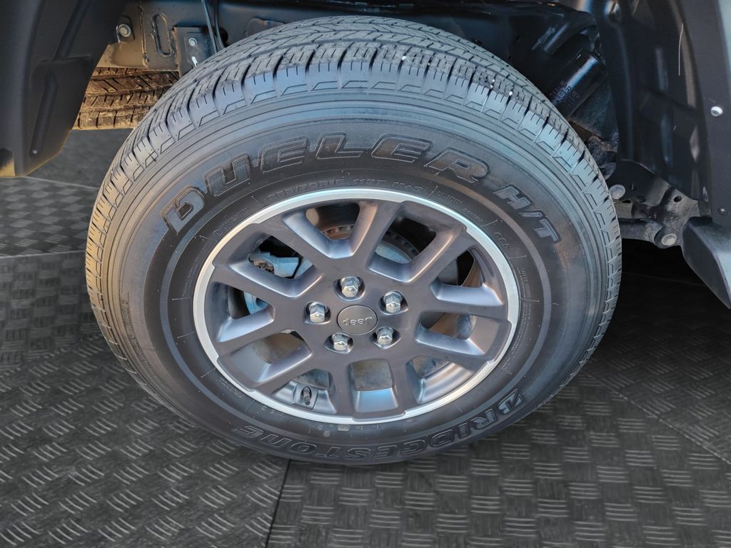 Used Car 2023 Jeep Gladiator  Overland For Sale Under $30,000 In Austin, Texas