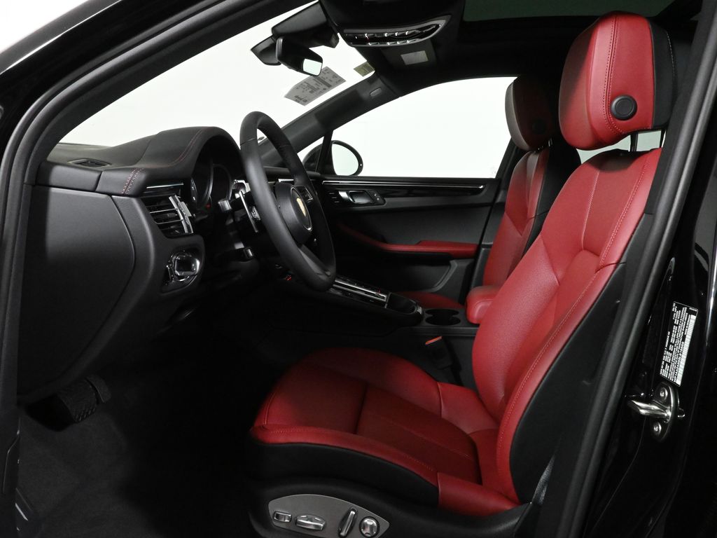 Thumbnail: 2025 Porsche Macan - 5