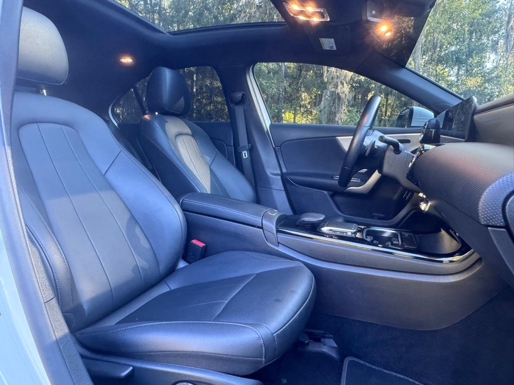 2022 Mercedes-Benz A 220 