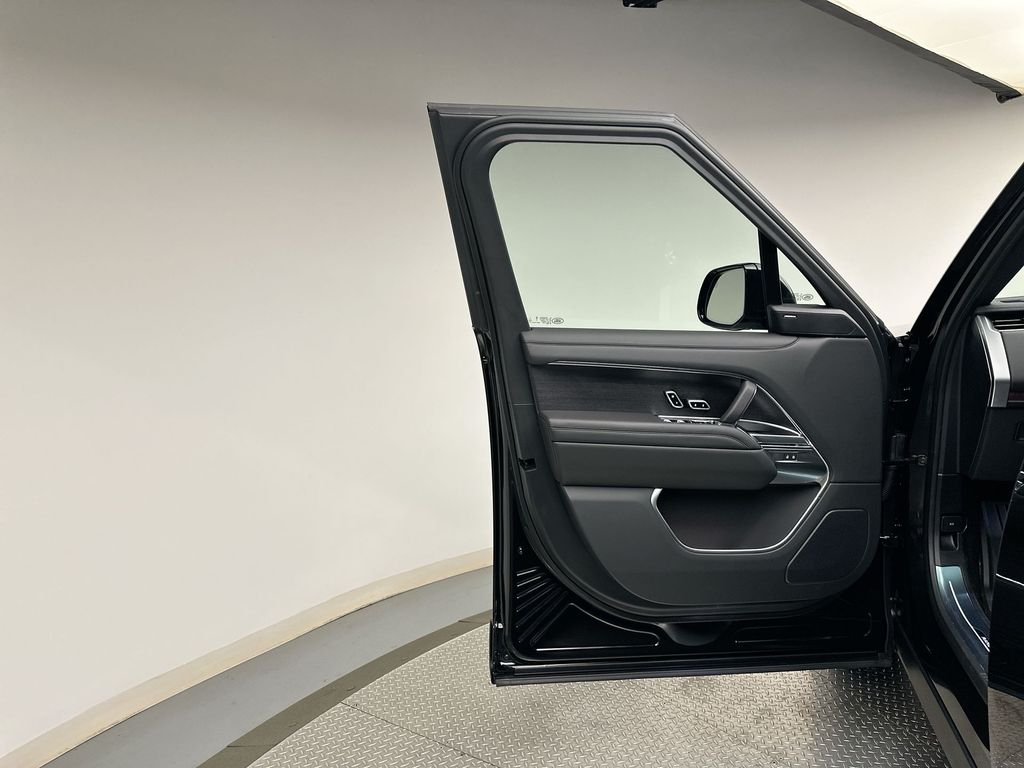 Thumbnail: 2025 Land Rover Range Rover - 9