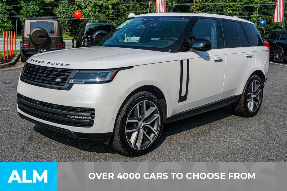 Used 2024 White Land Rover SE image 2