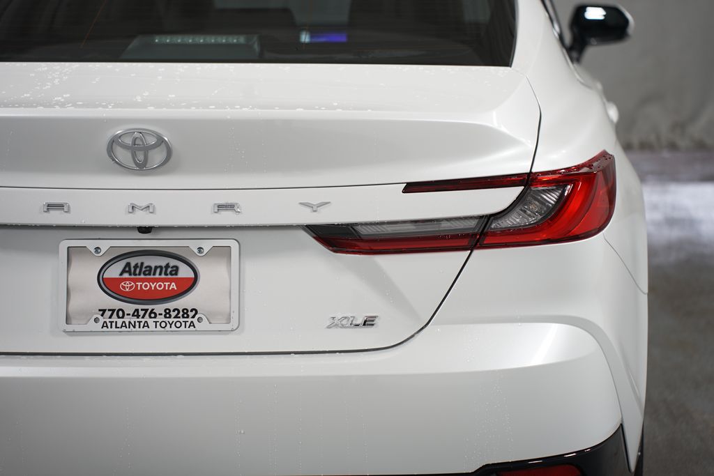 2025 Toyota Camry XLE 10