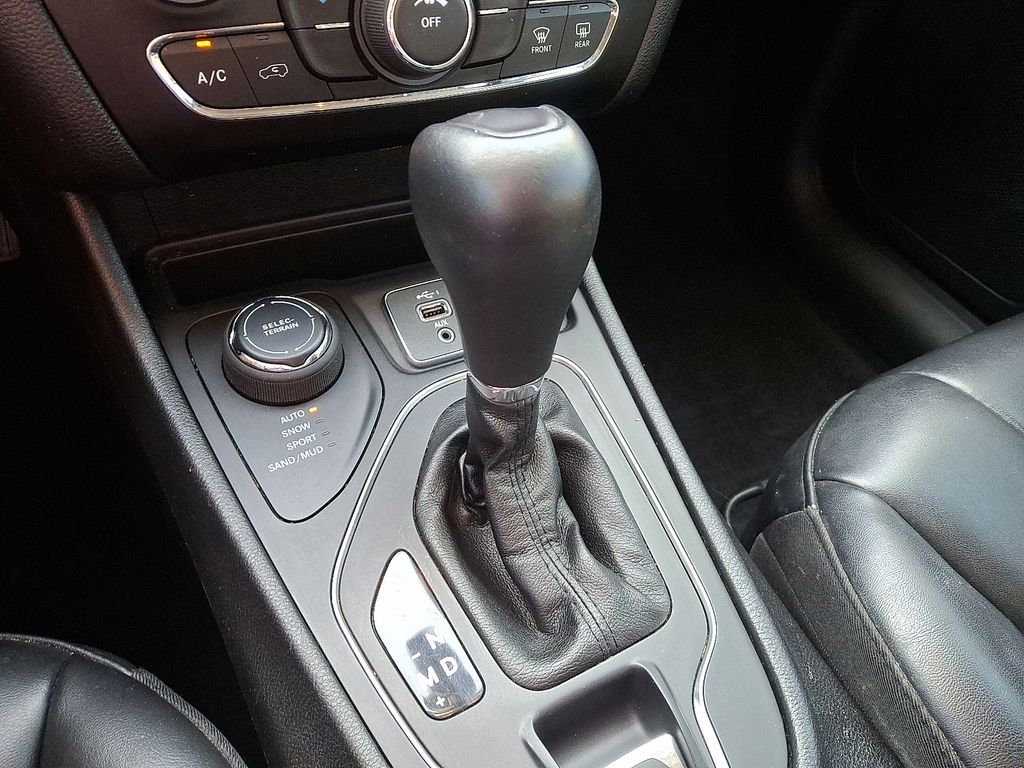 Thumbnail: 2020 Jeep Cherokee - 15