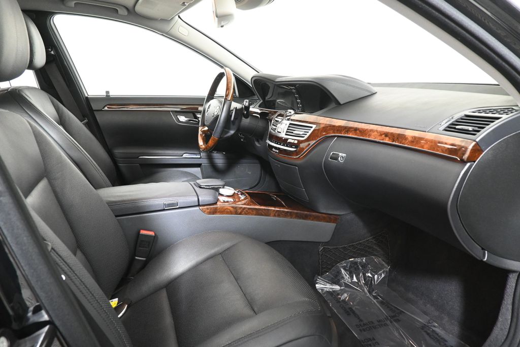 2010 Mercedes-Benz S-Class S 550 25