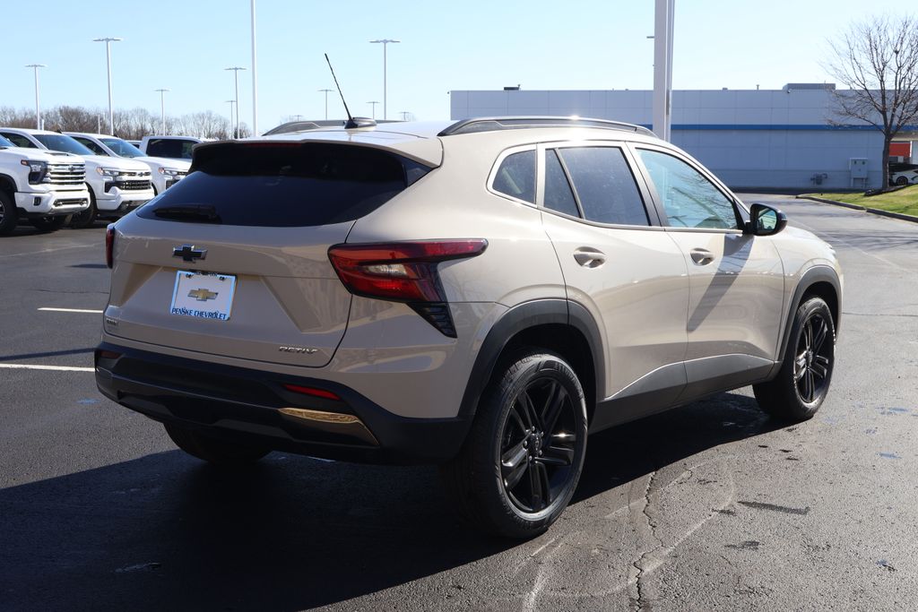 Thumbnail: 2026 Chevrolet Trax - 8