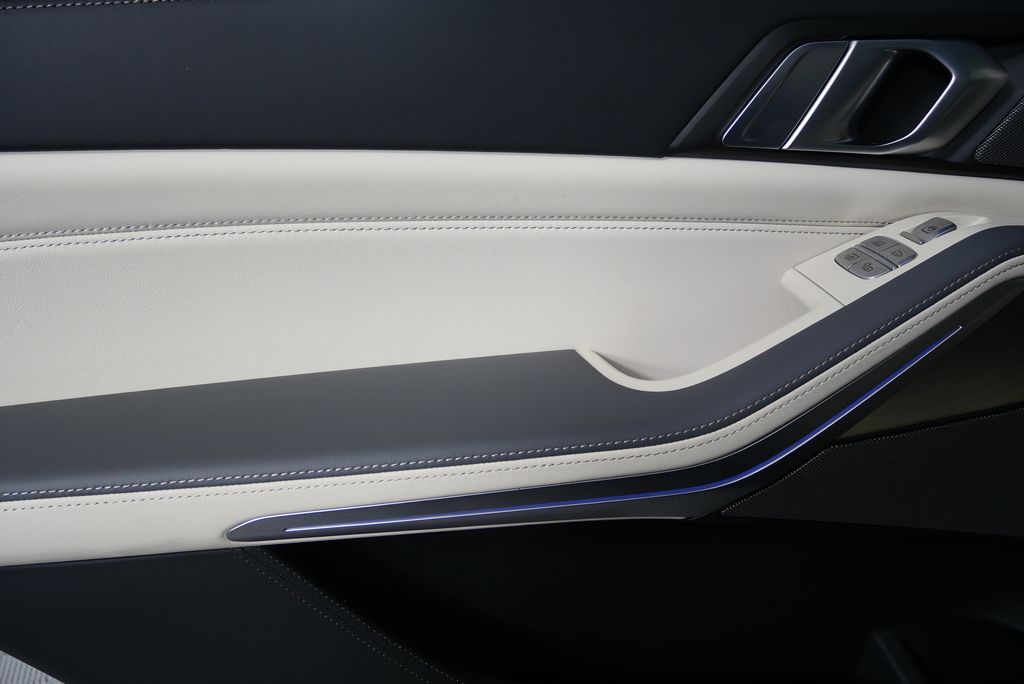 Thumbnail: 2023 BMW X7 - 14