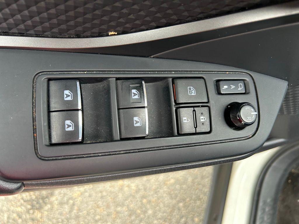 Thumbnail: 2018 Toyota C-HR - 16