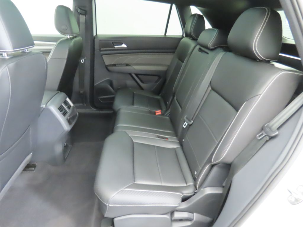 2022 Volkswagen Atlas SE 21