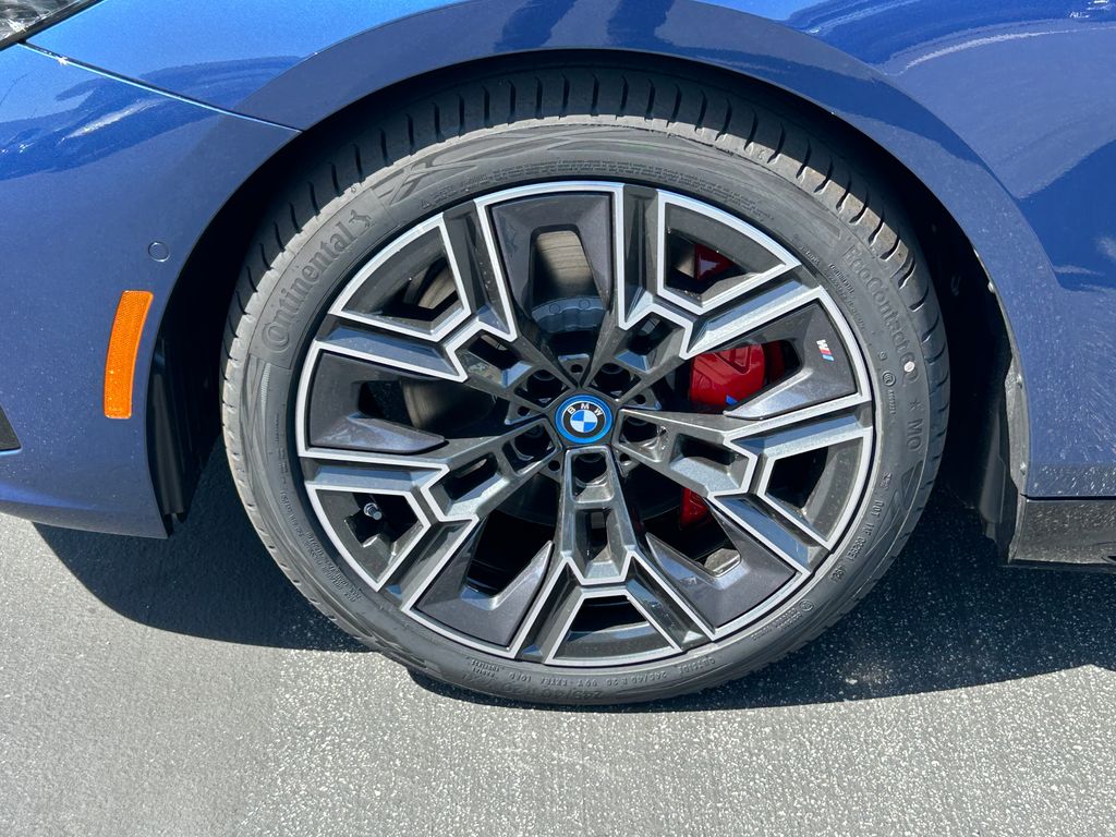 2025 BMW i5 eDrive40 9