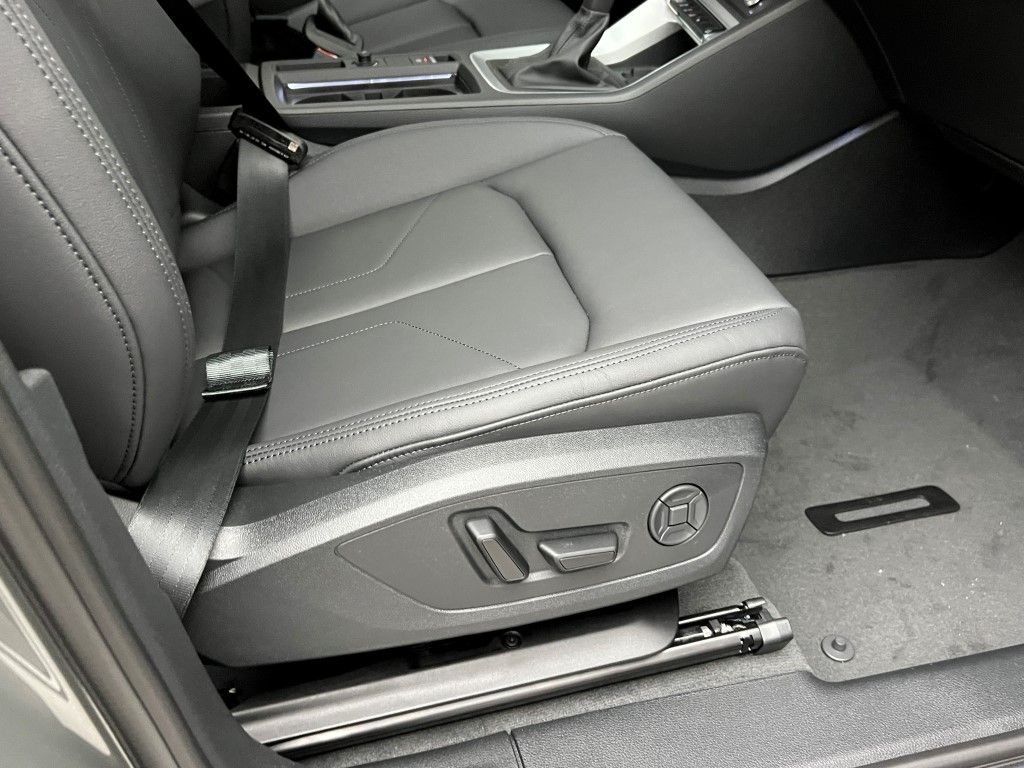 Thumbnail: 2025 Audi Q3 - 13