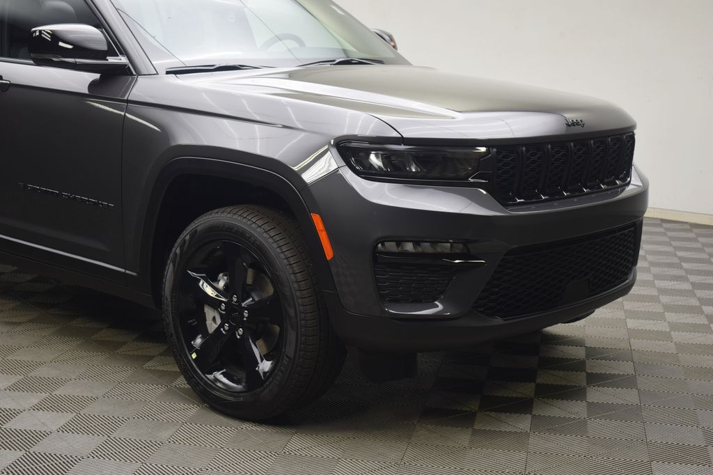 new 2025 Jeep Grand Cherokee car, priced at $44,555