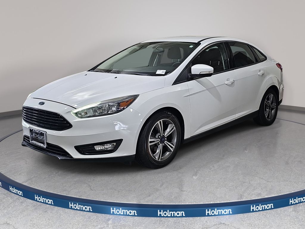 Oxford White 2017 Ford Focus Sedan Front-Wheel Drive 6-Speed Automatic