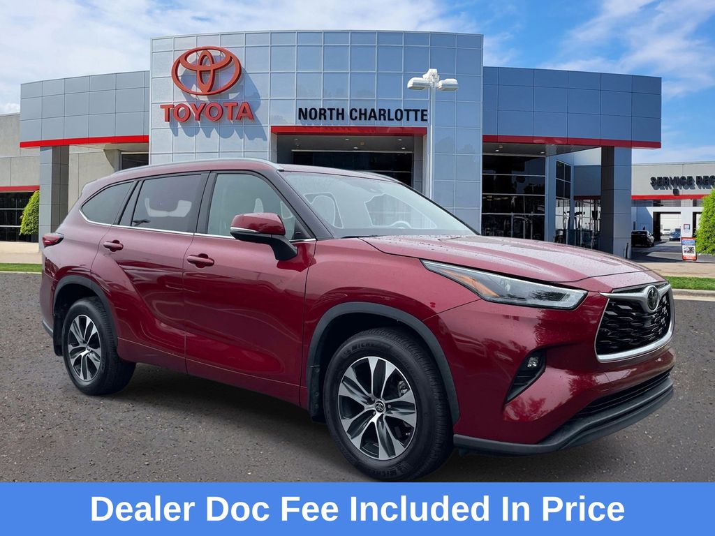Red (Ruby Flare Pearl) 2022 Toyota Highlander XLE AWD SUV / Crossover All-Wheel Drive 8-Speed Automatic