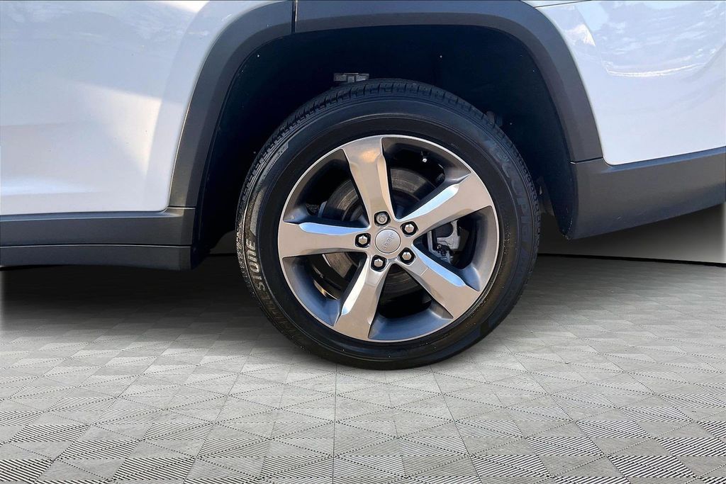 JeepGrand Cherokee L36