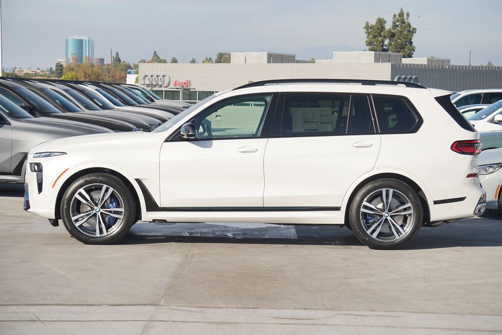 2025 BMW X7 M60i 4