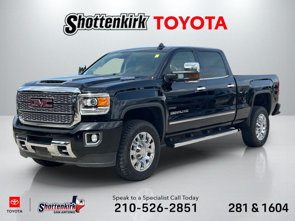 2018 GMC Sierra 4WD Crew Cab Standard Box Denali's photo