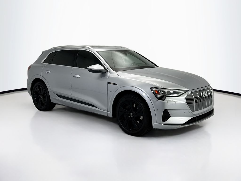 Thumbnail: 2023 Audi e-tron - 3