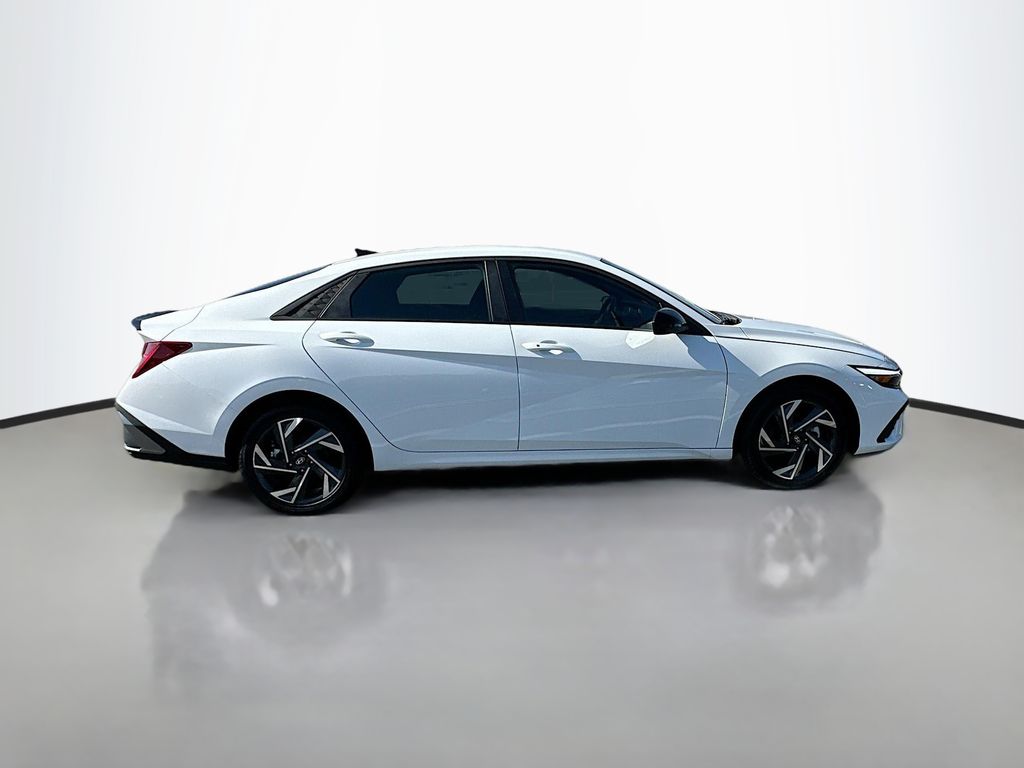 2025 Hyundai Elantra Blue 4