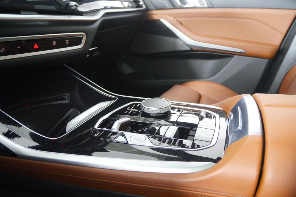 Thumbnail: 2024 BMW X7 - 24