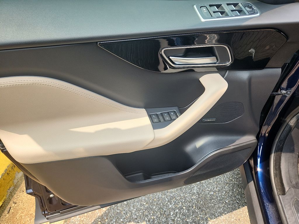 Thumbnail: 2020 Jaguar F-Pace - 13