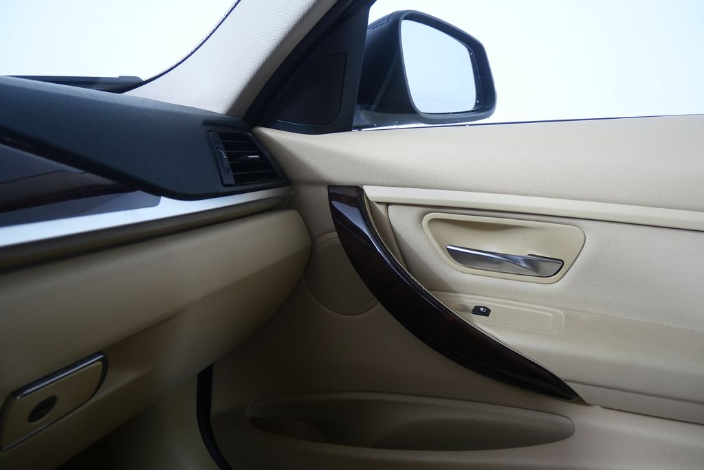 Thumbnail: 2013 BMW 3 Series - 28