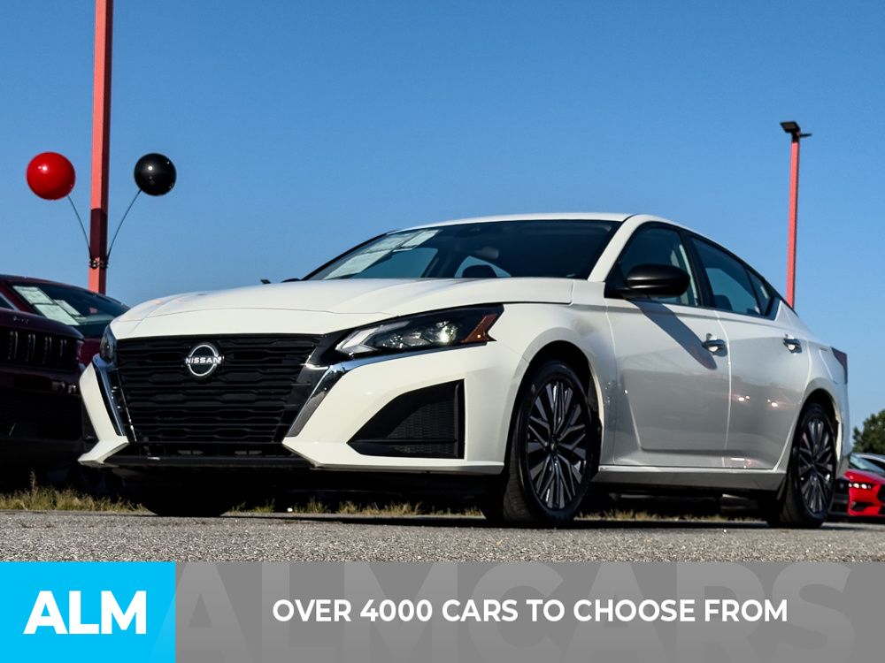 Used 2025 White Nissan 2.5 SV image 2