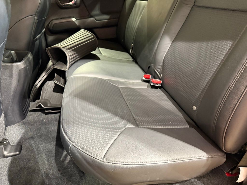 2022 Toyota Tacoma TRD Off-Road 18