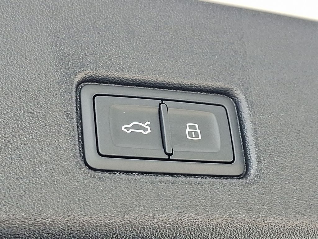 Thumbnail: 2024 Audi Q4 e-tron - 26