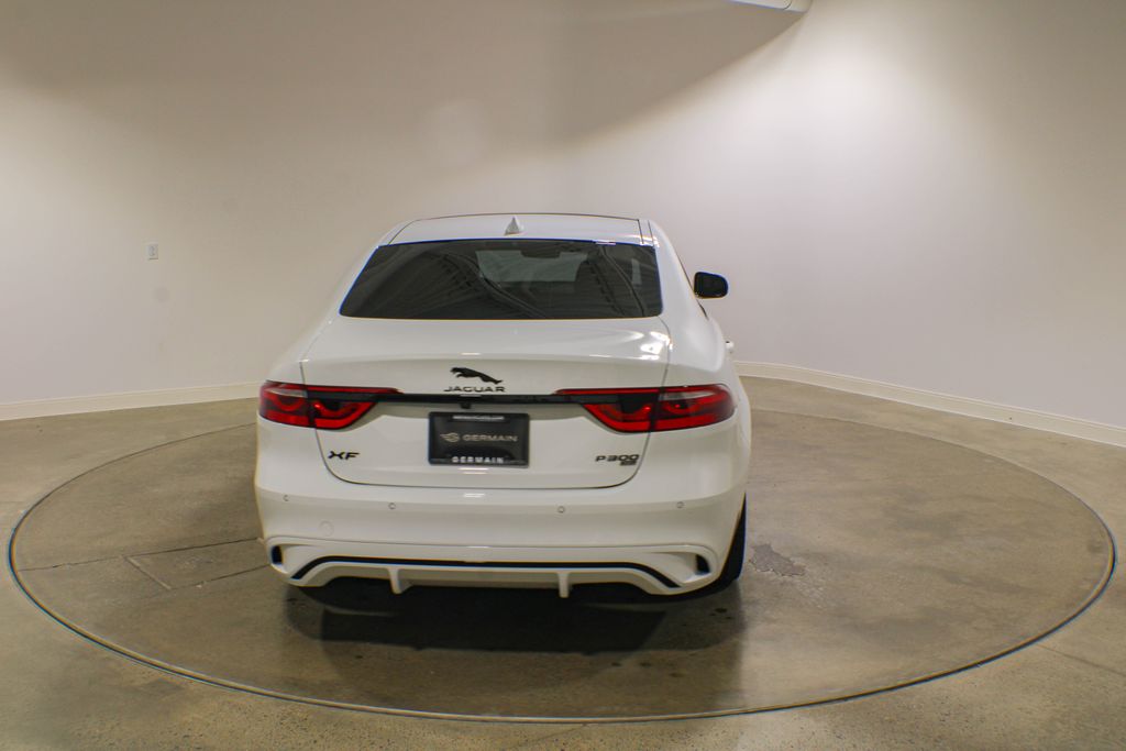 Certified Used 2022  Jaguar R-Dynamic SE image 5