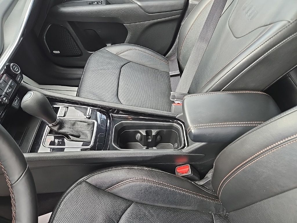 Used 2022 Red Jeep Limited image 30