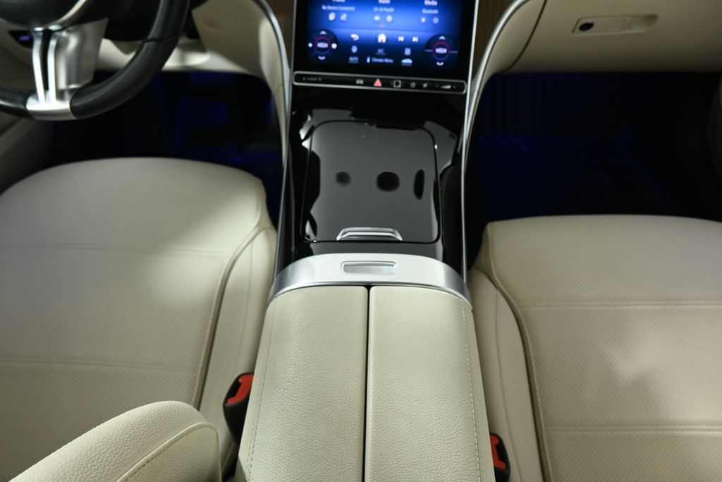 Thumbnail: 2023 Mercedes-Benz C-Class - 22