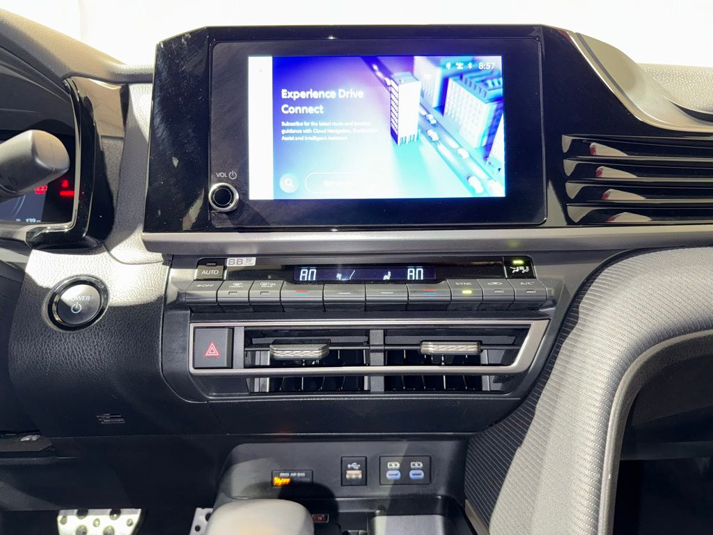 Thumbnail: 2025 Toyota Camry - 25