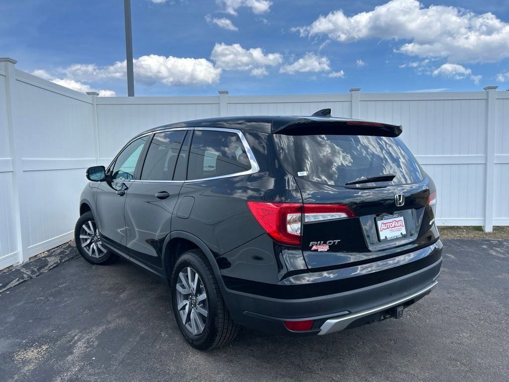 View vehicle photo 4