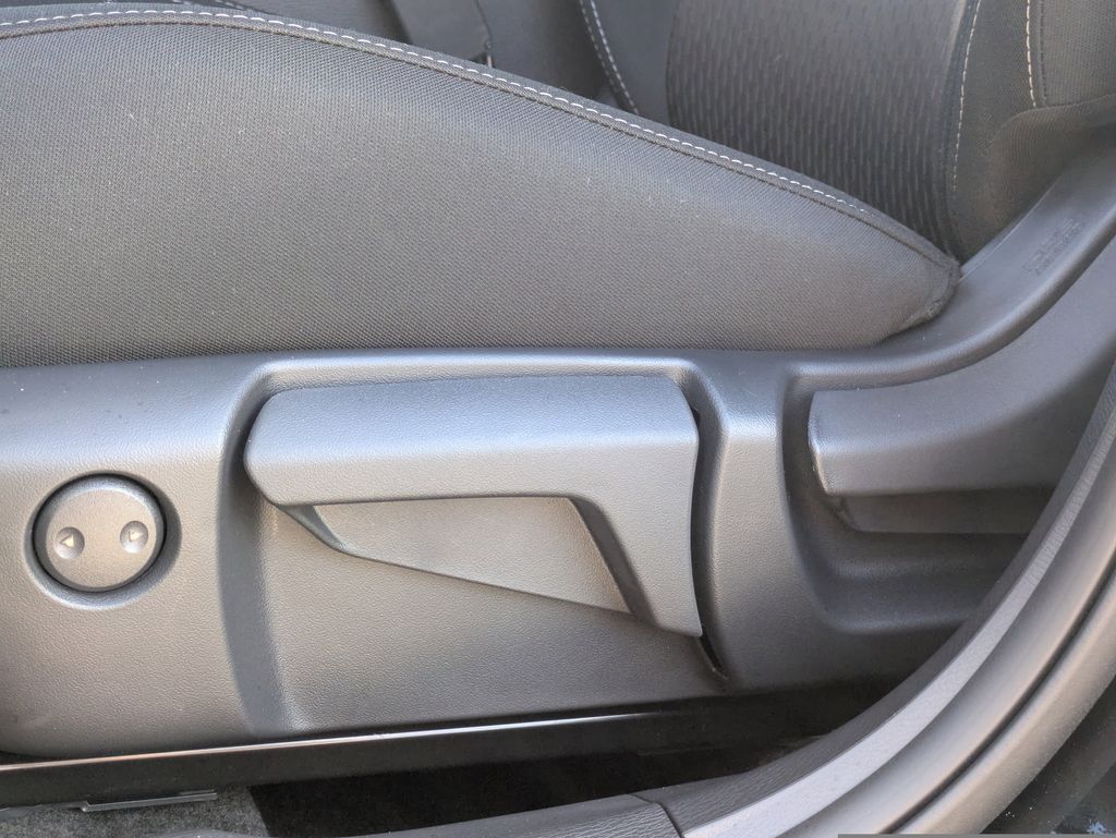 2025 Mitsubishi Outlander Plug-in Hybrid SE - Photo 19