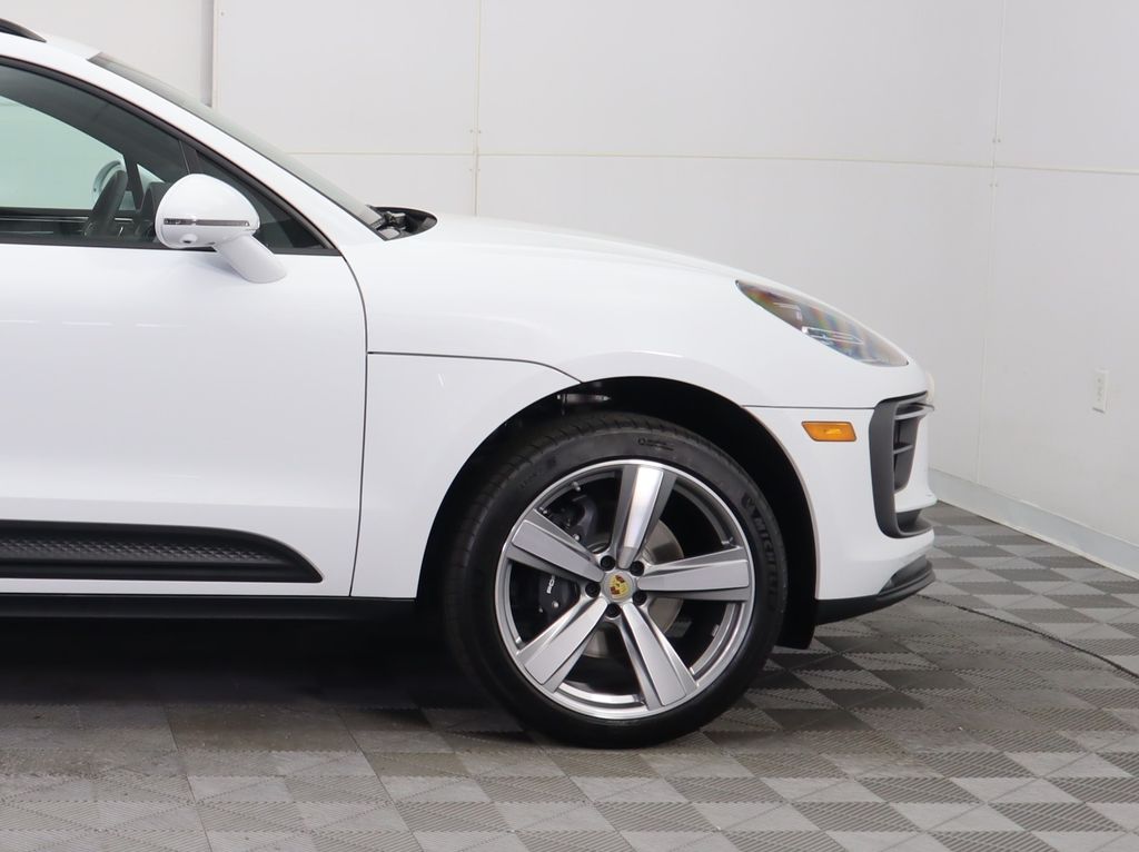 Thumbnail: 2025 Porsche Macan - 11